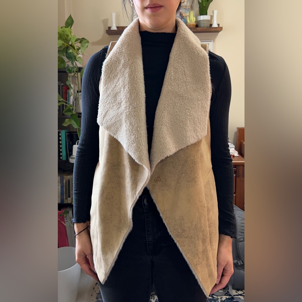 Ecoté brown suede and Sherpa vest